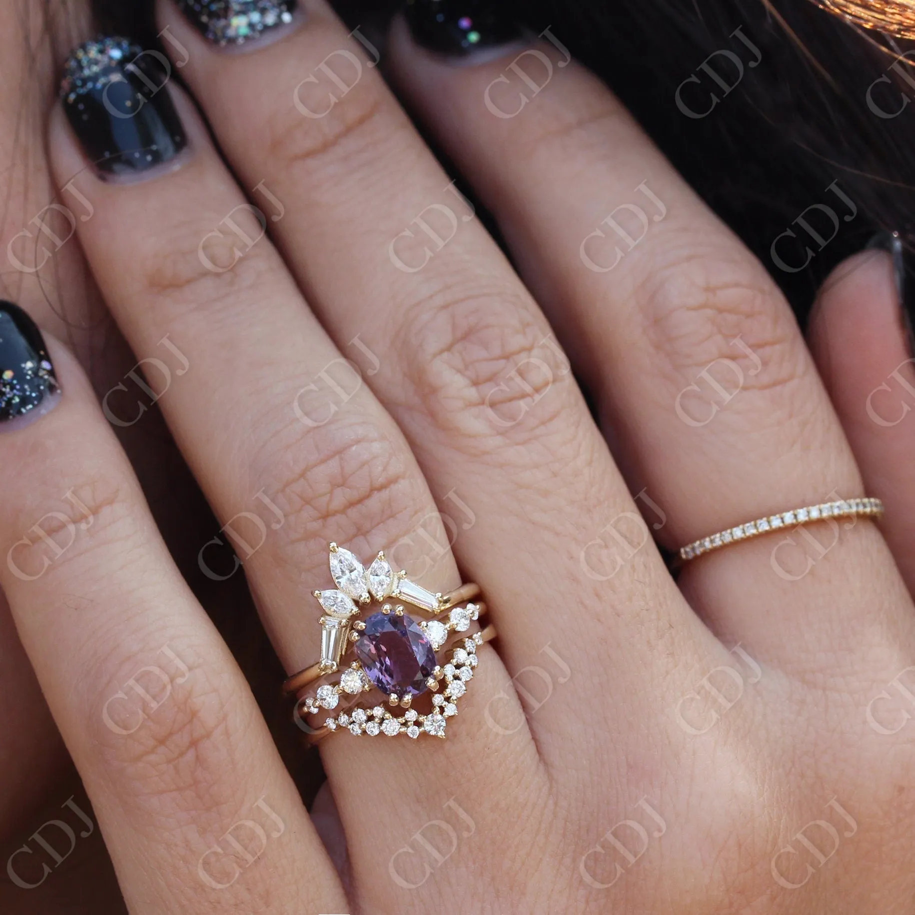 0.15CTW Cluster Diamond Chevron Nesting Wedding Ring