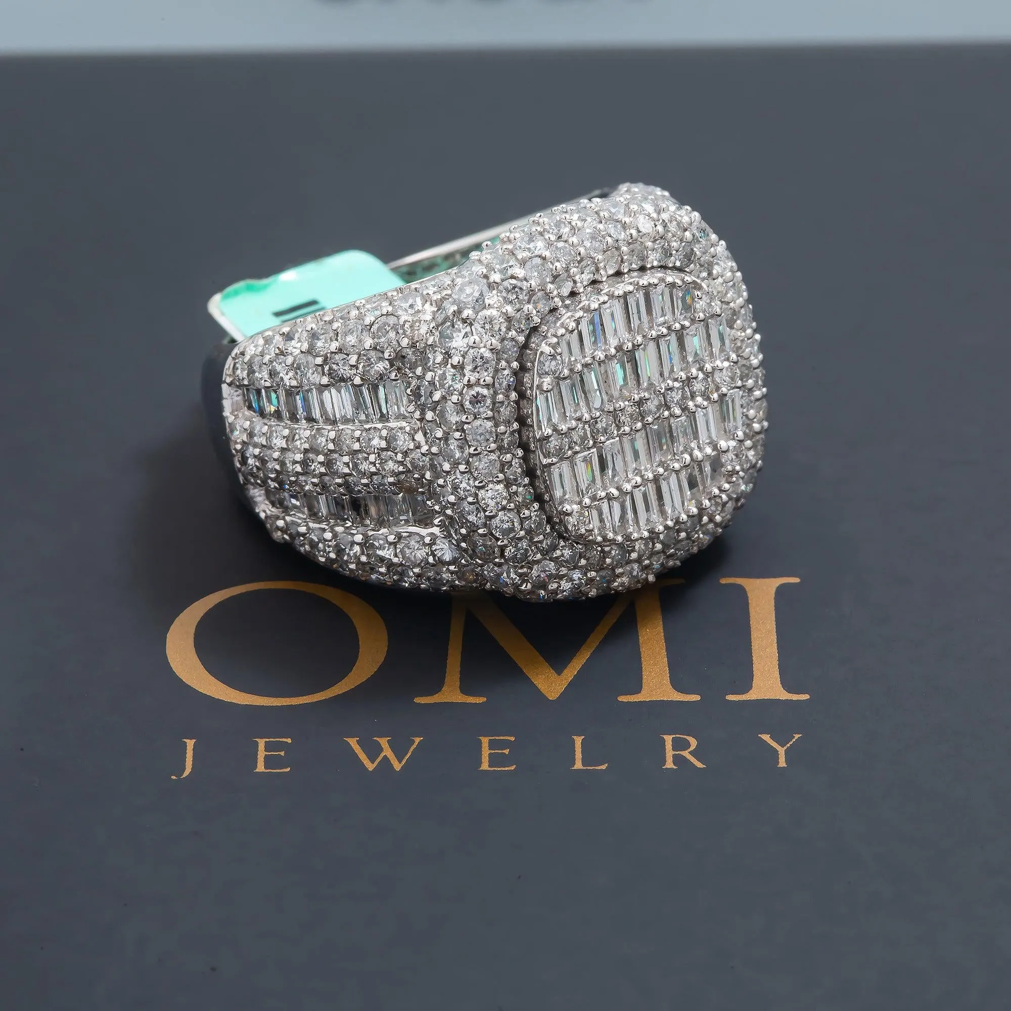 10K GOLD BAGUETTE AND ROUND CLUSTER DIAMOND RING 5.35 CT