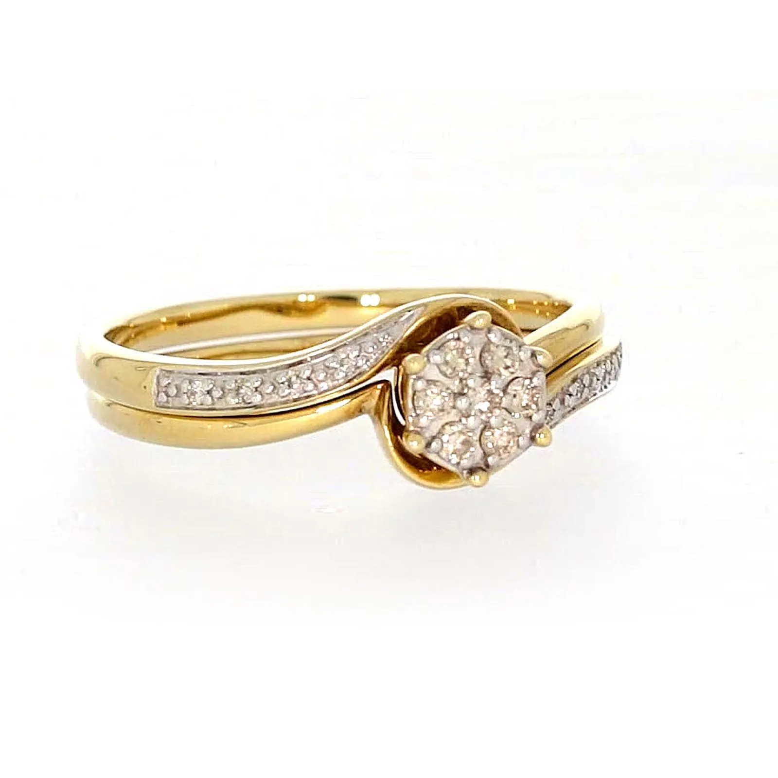 9ct Yellow Gold Round Brilliant Cut with 0.15 CARAT tw of Diamonds Ring