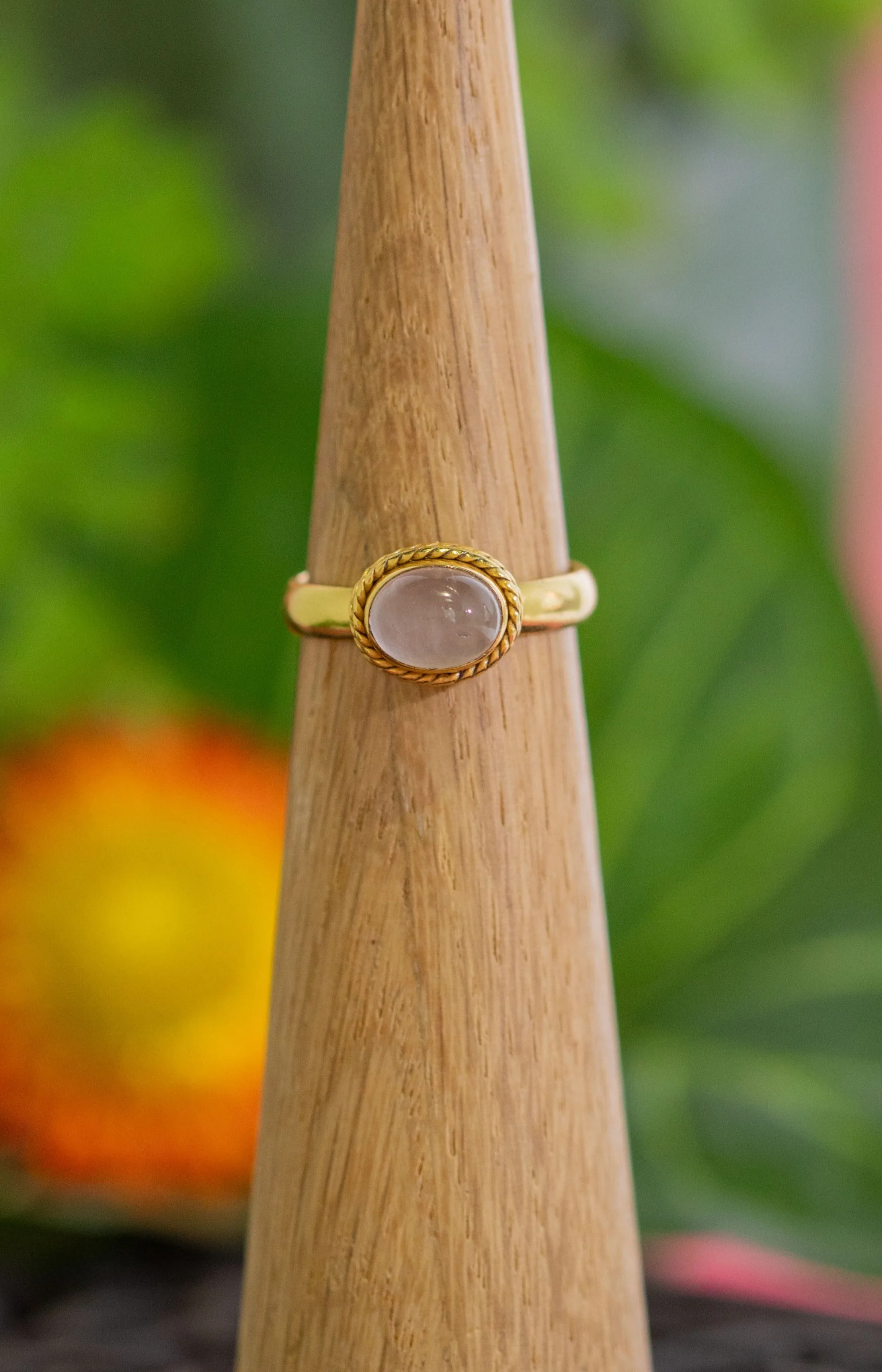 Ovali Rose Quartz Ring